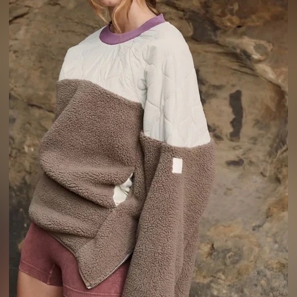 FP Movement by Free People Tops - NWOT Free People Movement Drifter Quilted Crew Fossil Combo Pullover Fleece Sm